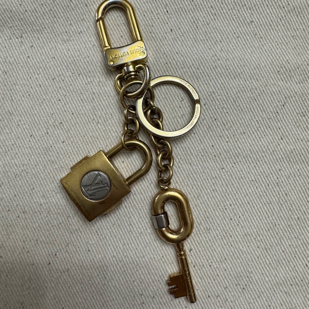 Louis Vuitton Padlock/Key Keychain